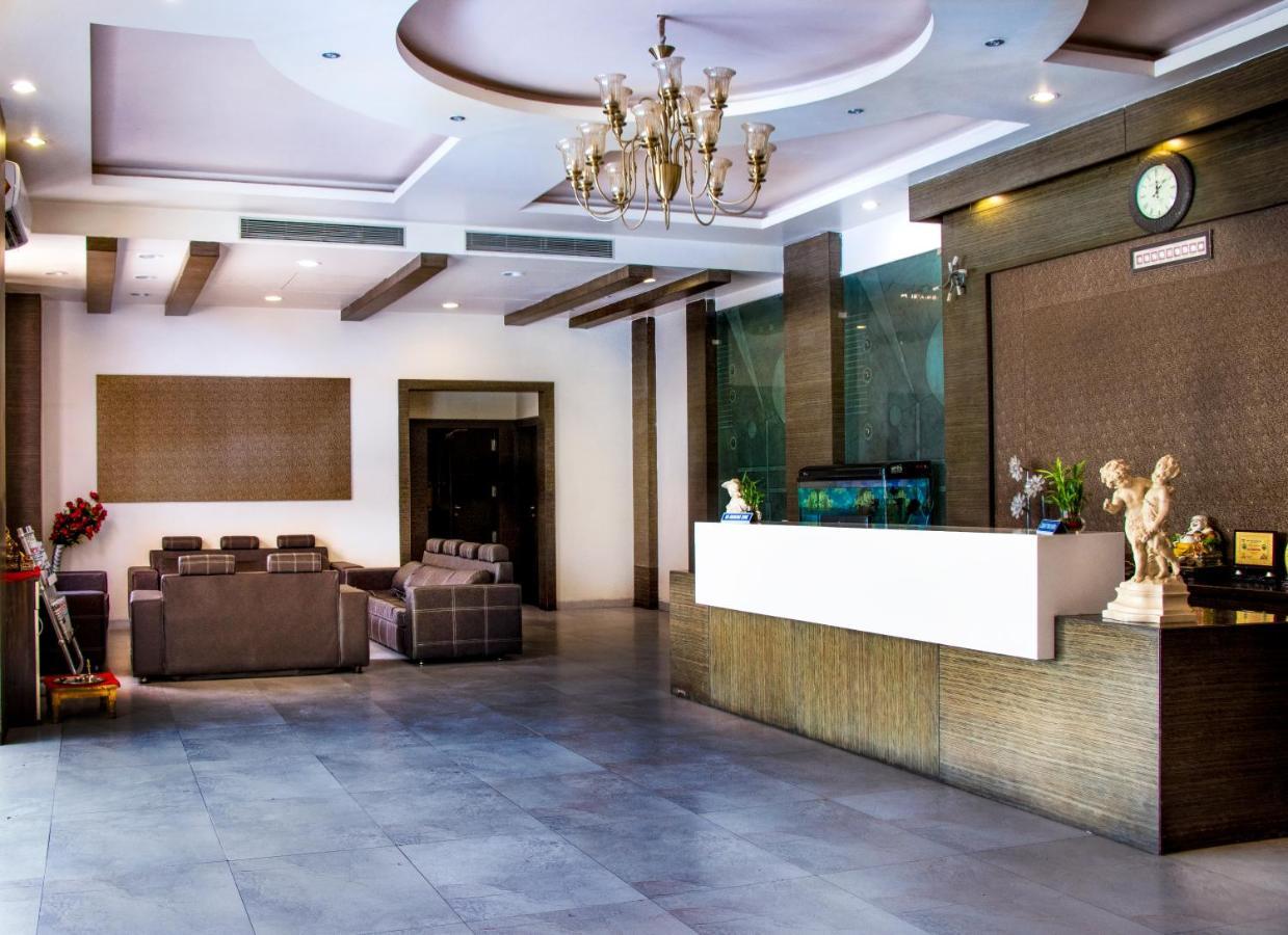 Hotel Landmark Rewa Exterior foto